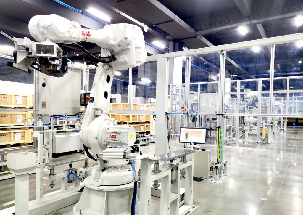 Robot-arm-Nanjing-Factory-1024x7