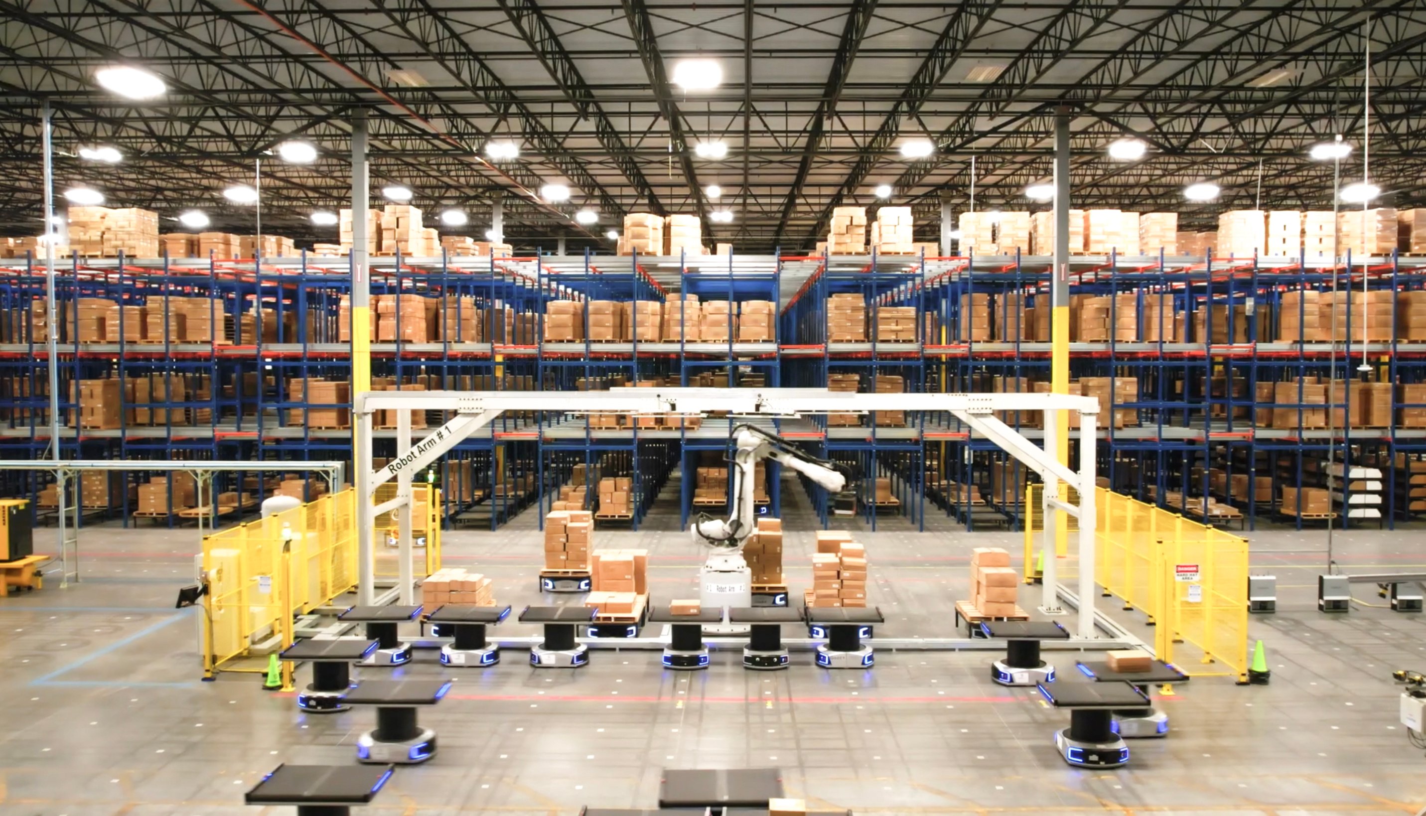 美国 3PL 巨头全新智能仓曝光：超百台多机协同，效率狂飙 5 倍！