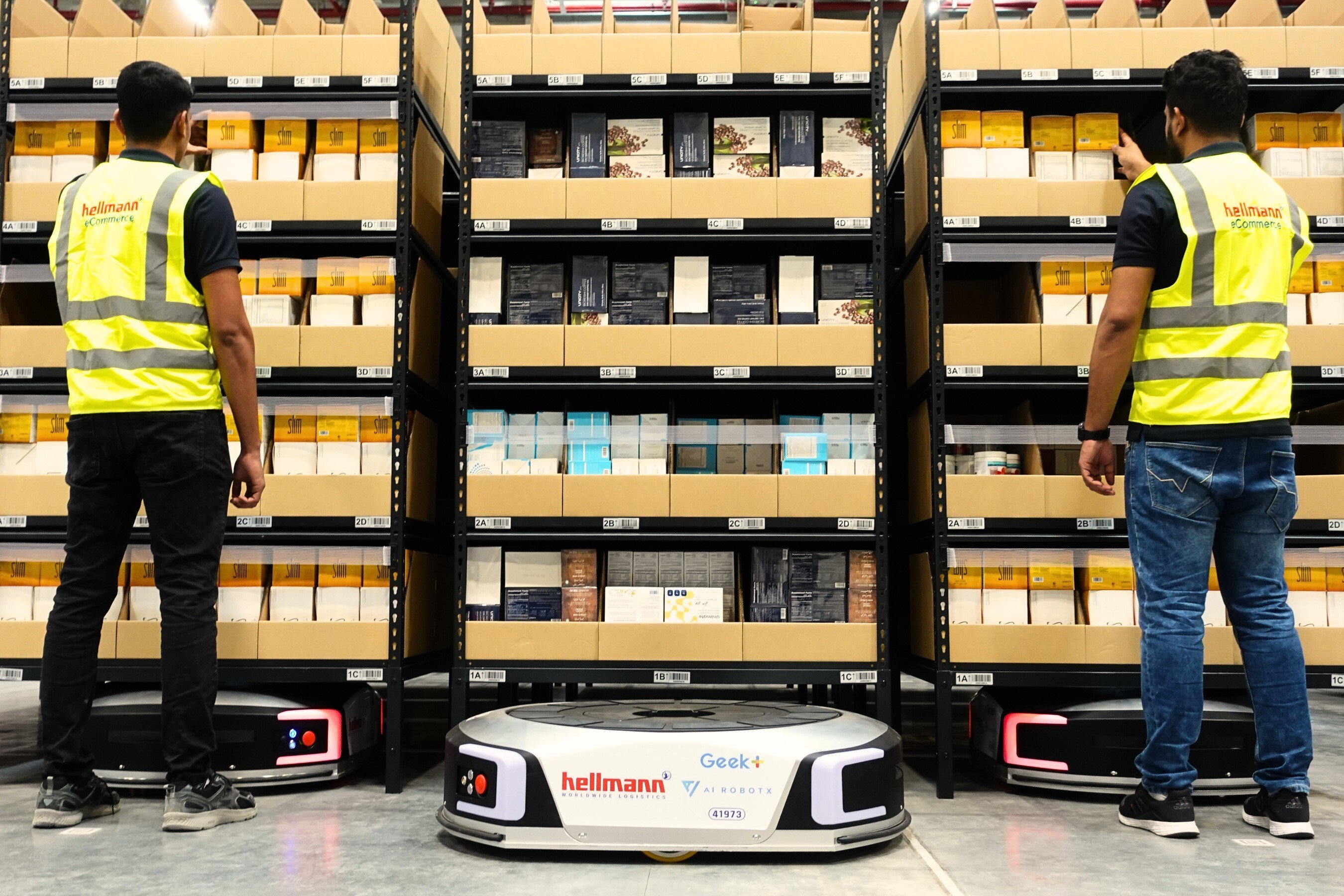Hellmann advances innovation with AI-RobotX MEA and Geekplus to enhance eCommerce fulfillment operations