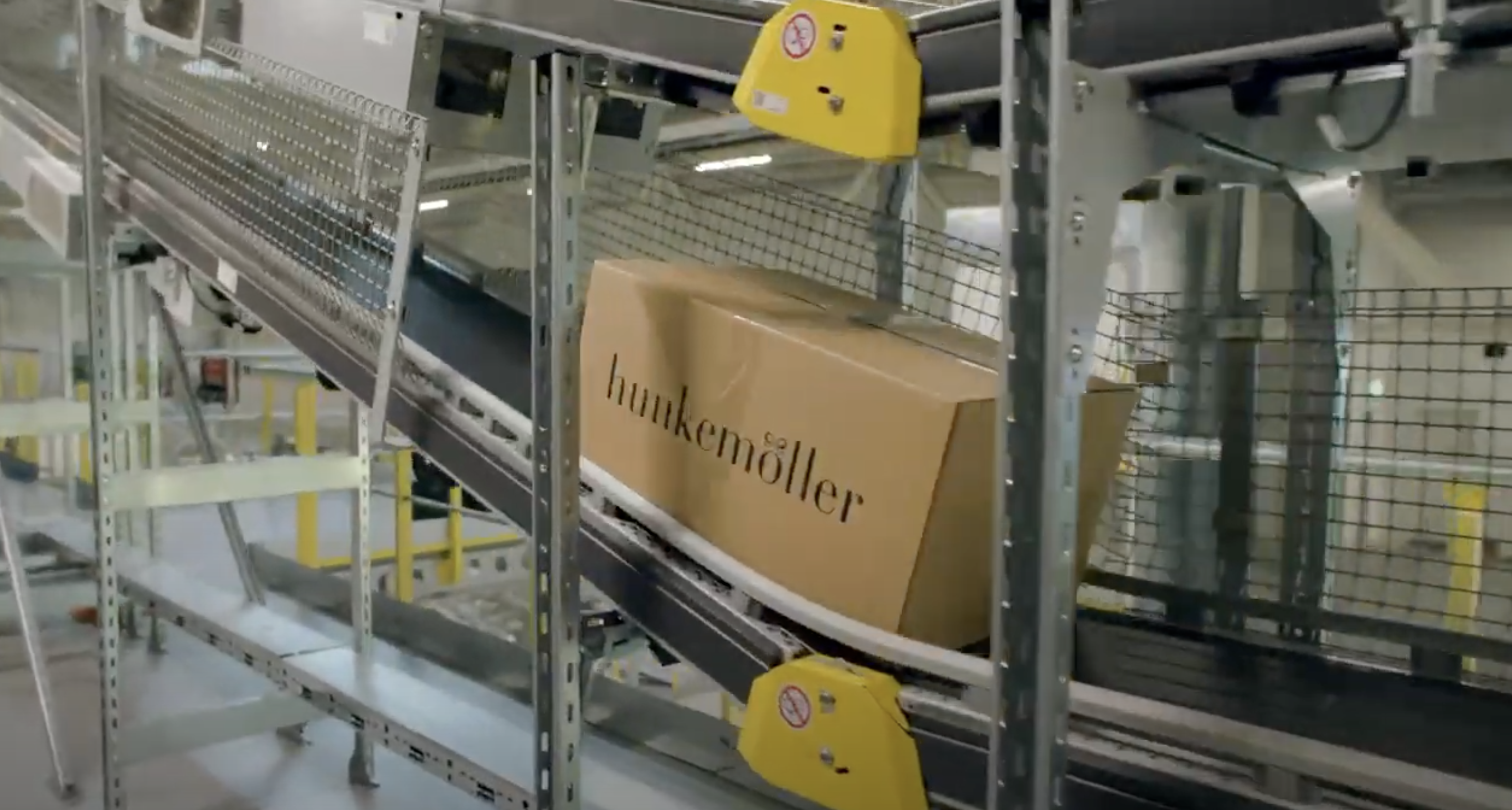 Geek+ and Hunkemöller Redefine Warehouse Efficiency with Robotics on a Mezzanine